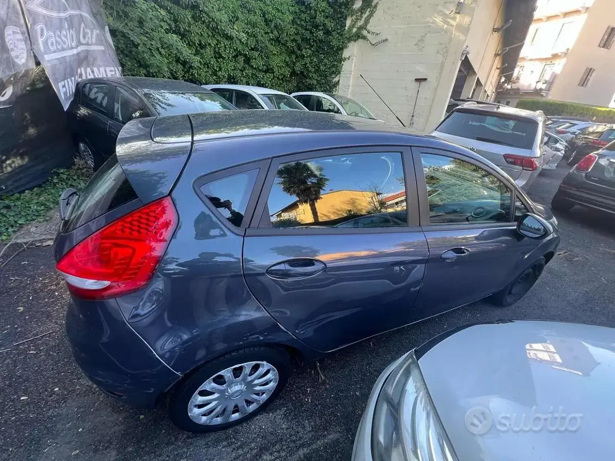 Usata Ford Fiesta Titanium 68 CV (50 kW) 2011 Grigio Berlina