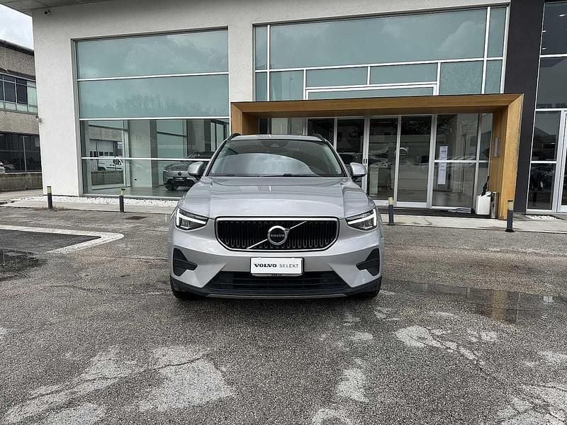 Usata Volvo XC40 129 CV (94 kW) 2023 Argento SUV