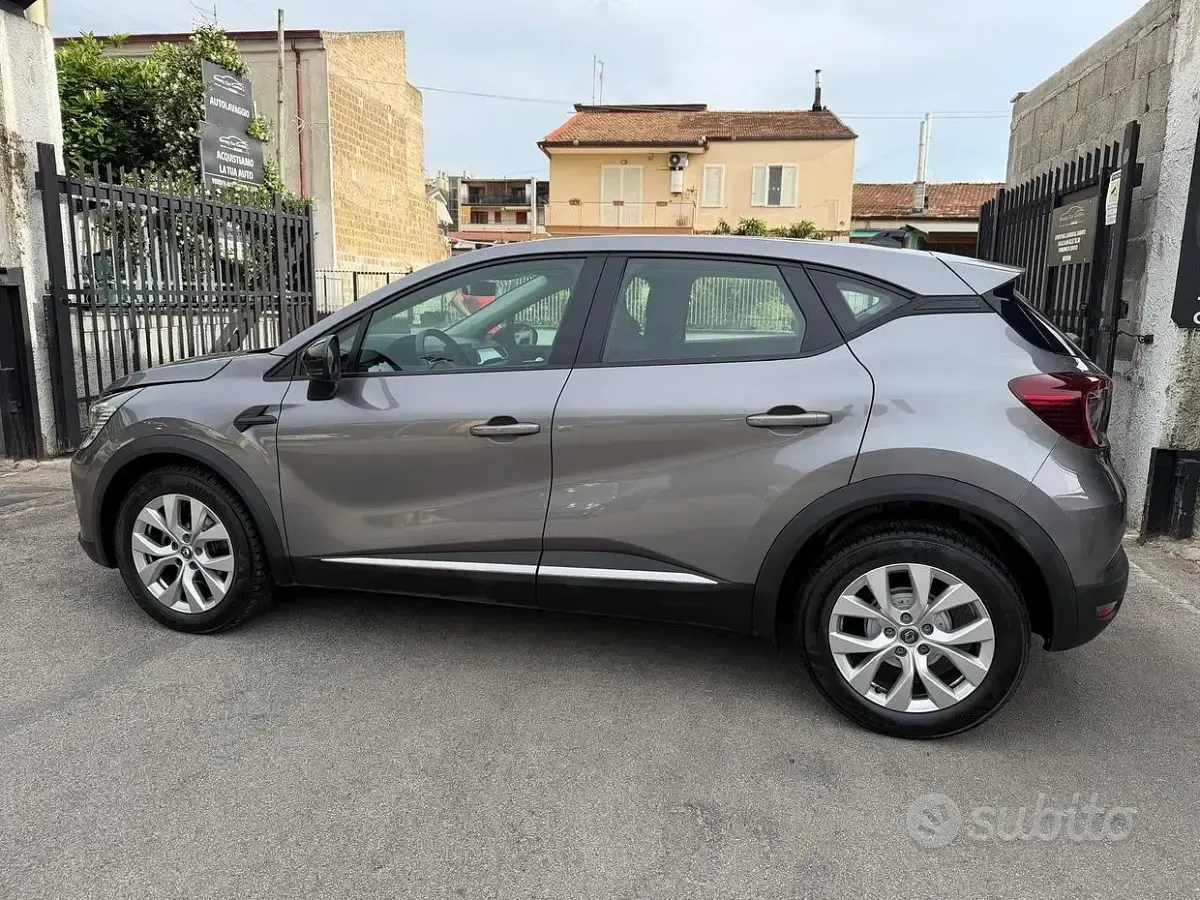Usata Renault Captur Life 116 CV (85 kW) 2020 Grigio SUV