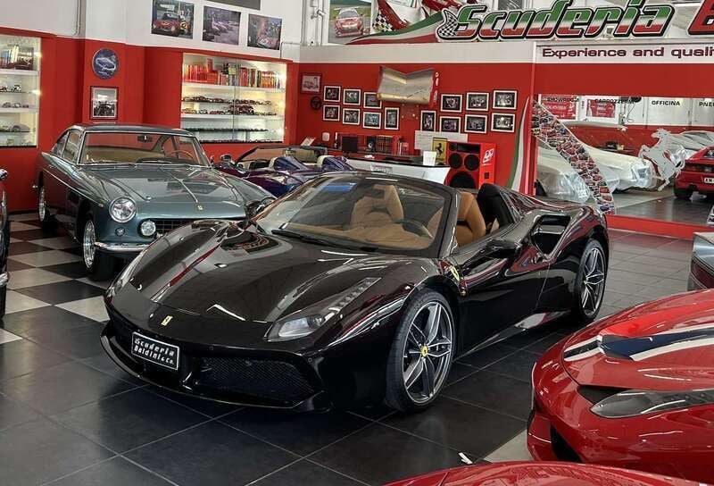 Other Usata 2018 Ferrari 488 Cabrio | 255.000 € (Molto cara) - Immagine 1/4