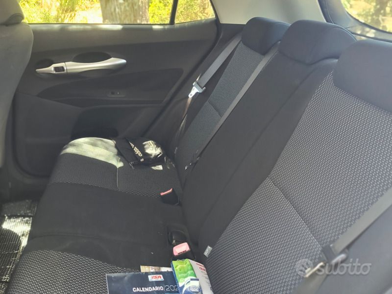 Usata Toyota Auris 90 CV (66 kW) 2011 Grigio Berlina