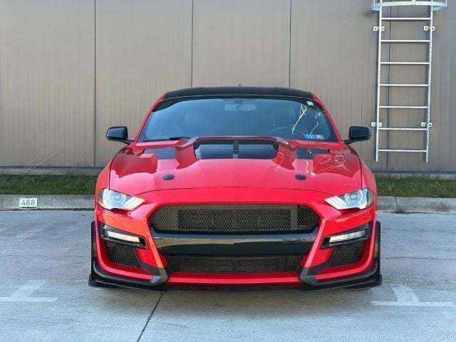 Usata Ford Mustang Fastback 317 CV (233 kW) 2020 Rosso pastello Coupé