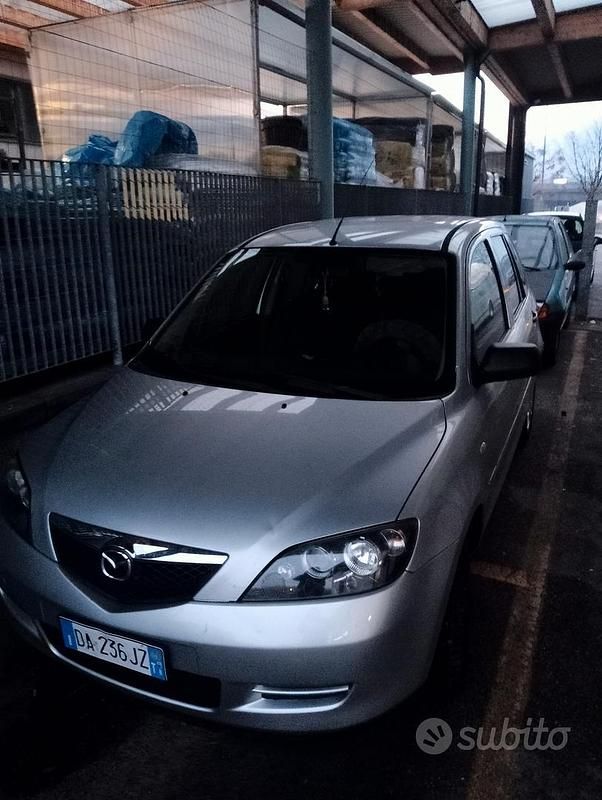 Usata Mazda 2 68 CV (50 kW) 2005 Grigio Monovolume