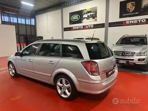 Occasion Opel Astra Club 115 ch (84 kW) 2008 Gris Break