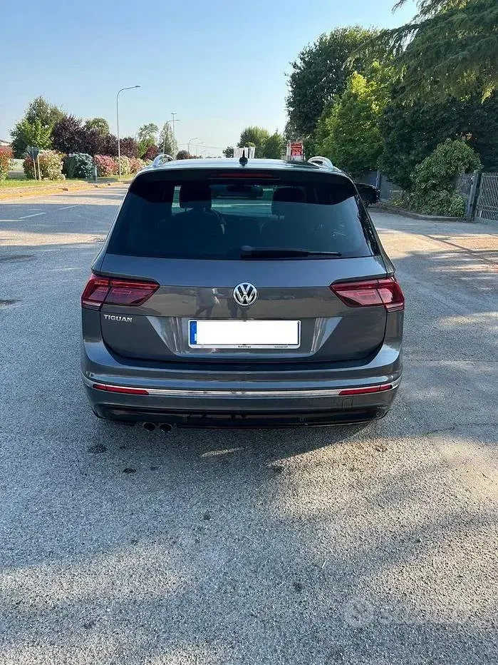 Usata VW Tiguan R-line 190 CV (139 kW) 2017 Grigio SUV
