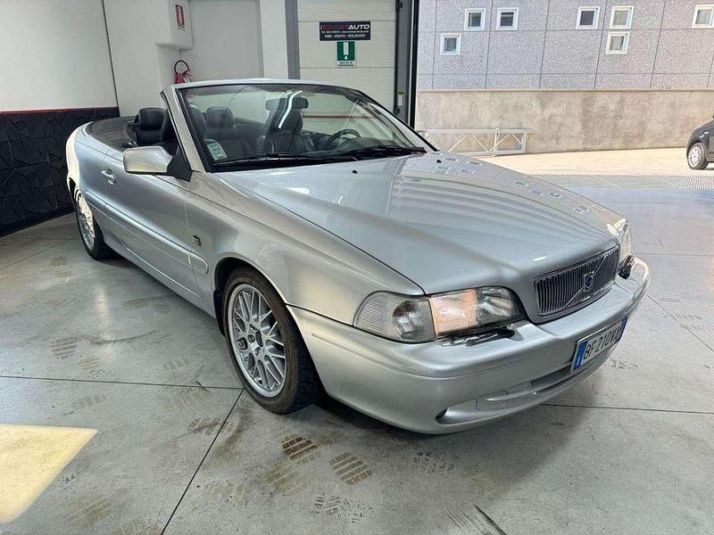 Usata Volvo C70 193 CV (141 kW) 1999 Argento Cabrio