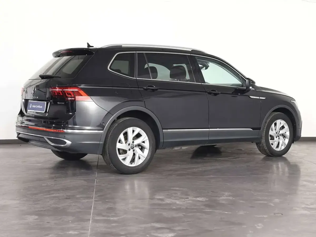 Usata VW Tiguan Allspace Elegance 150 CV (110 kW) 2021 Deep black SUV