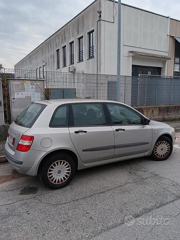 Usata Fiat Stilo 100 CV (73 kW) 2003 Grigio Berlina