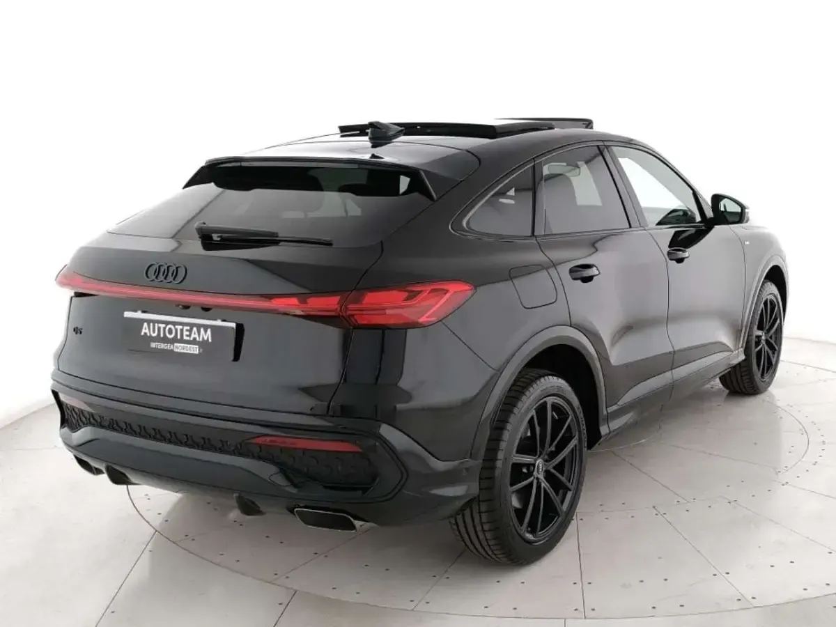 Nuova Audi Q5 Sportback Ambiente 204 CV (150 kW) 2026 Nero mythos SUV
