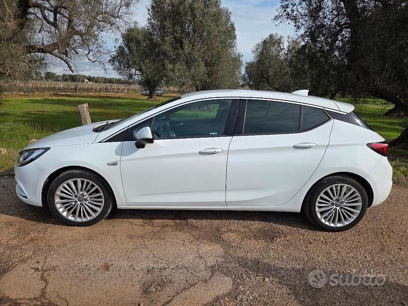 Usata Opel Astra Dynamic 136 CV (100 kW) 2017 Bianco Berlina