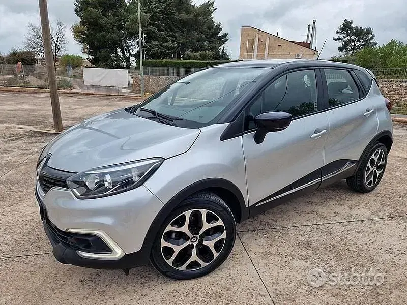 Usata Renault Captur Intens 90 CV (66 kW) 2018 Grigio SUV