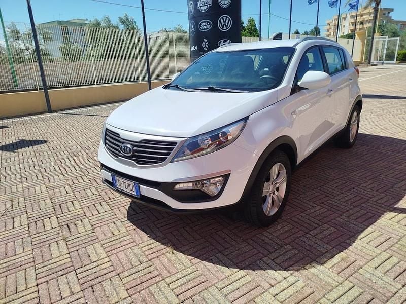 Bianco Usata 2011 Kia Sportage SUV | 7900 € (Buon prezzo) - Immagine 1/4