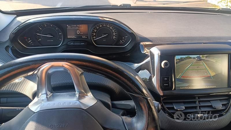 Usata Peugeot 208 82 CV (60 kW) 2016 Nero Utilitaria