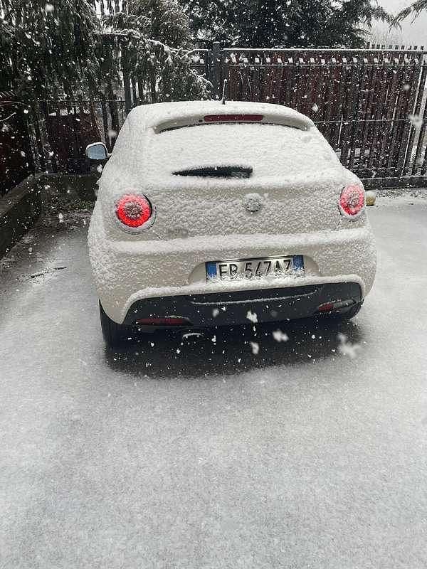 Usata 2010 Alfa Romeo MiTo Distinctive Due volumi | 3000 € (Molto cara) - Immagine 1/4