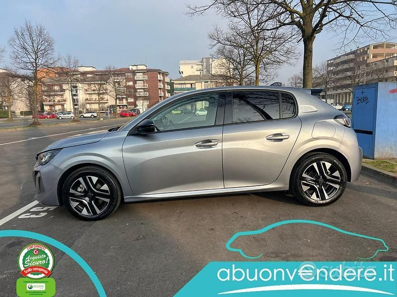 Usata Peugeot 208 Allure 101 CV (74 kW) 2024 Grigio Utilitaria