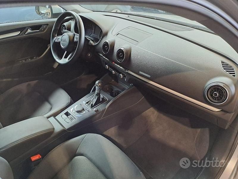Grigio Usata 2020 Audi A3 Due volumi | 18.800 € (Super prezzo) - Immagine 1/4