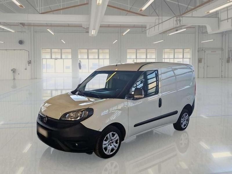 Bianco Usata 2021 Fiat Doblò Lounge Monovolume | 10.750 € (Buon prezzo) - Immagine 1/4