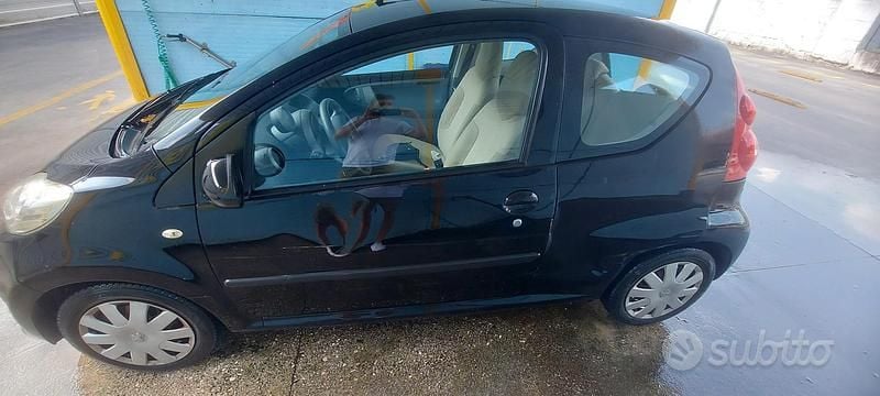 Usata Peugeot 107 68 CV (50 kW) 2007 Nero Utilitaria