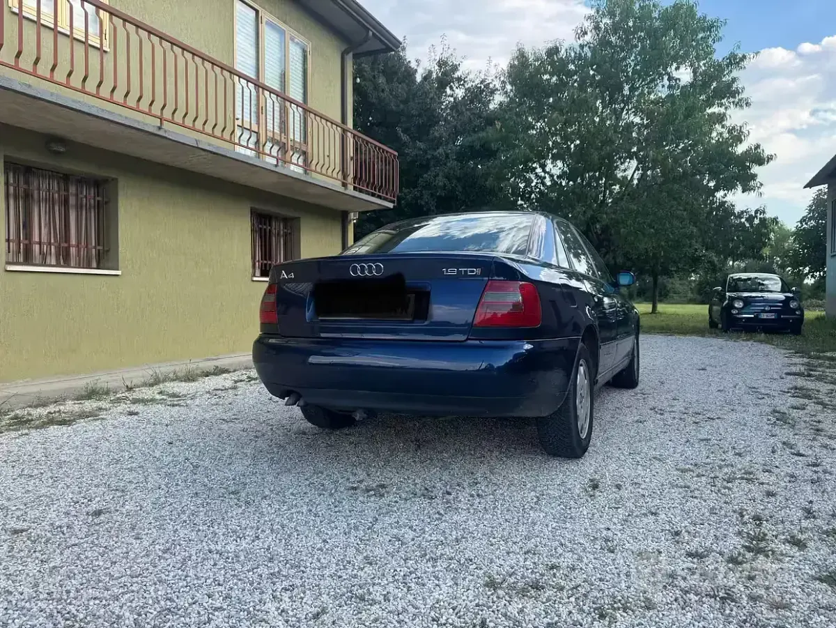 Usata Audi A4 110 CV (80 kW) 1998 Bluazzurro Berlina