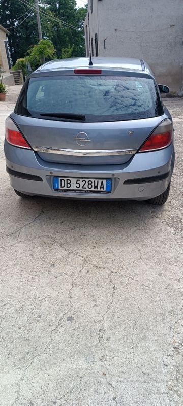 Usata Opel Astra 101 CV (74 kW) 2006 Grigio Berlina