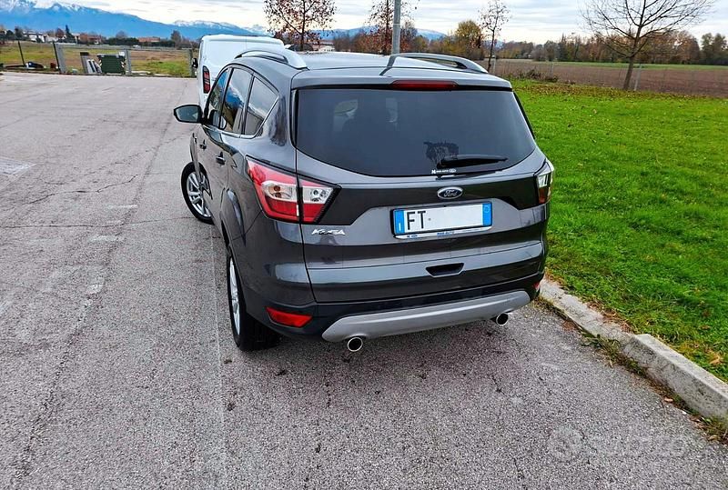 Usata Ford Kuga Titanium 150 CV (110 kW) 2018 Grigio SUV
