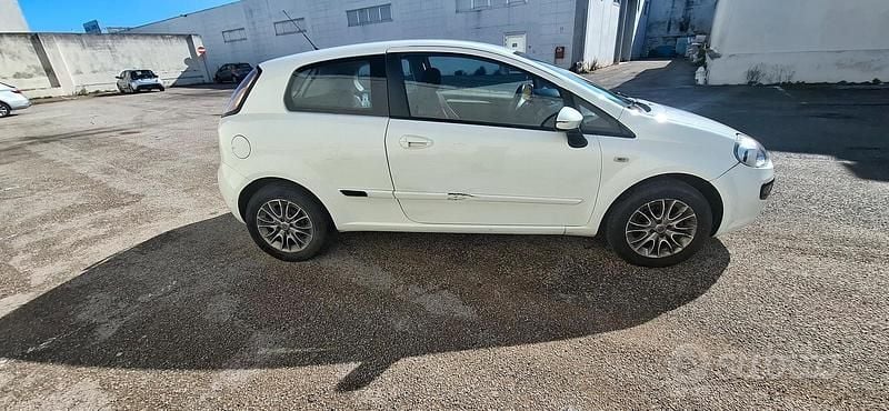 Usata Fiat Punto Evo Active 77 CV (56 kW) 2010 Bianco Utilitaria