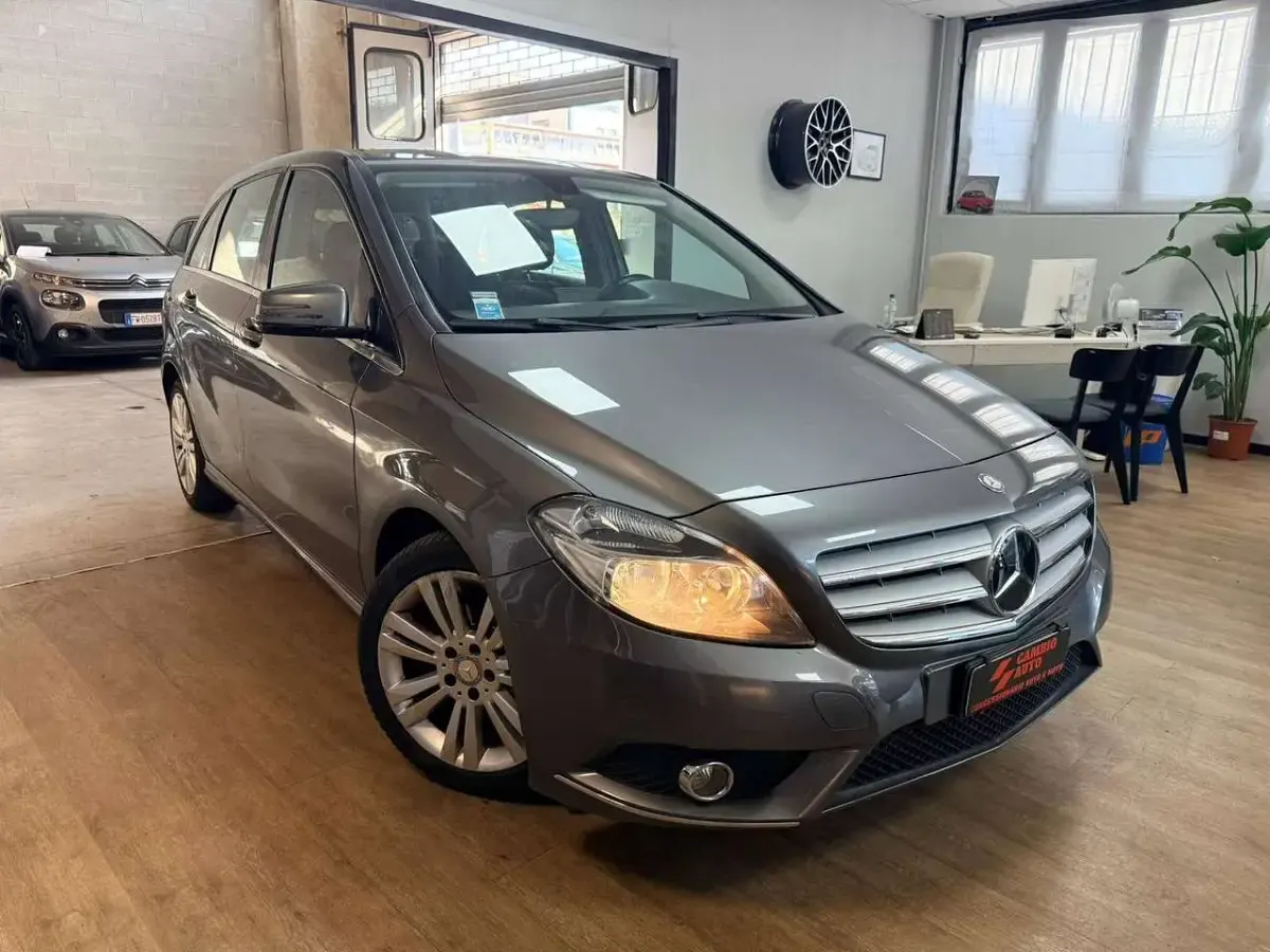 Usata Mercedes B180 Executive 109 CV (80 kW) 2013 Grigio Monovolume