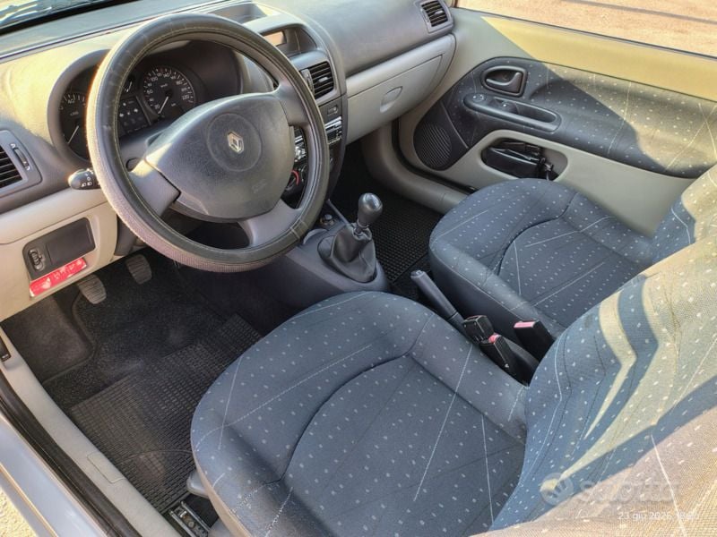 Usata Renault Clio II 75 CV (55 kW) 2002 Grigio Utilitaria