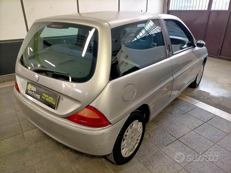 Usata Lancia Ypsilon 80 CV (58 kW) 2003 Grigio Utilitaria