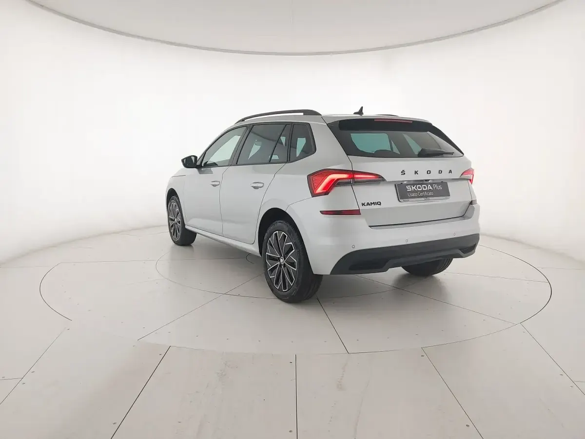Usata Skoda Kamiq 150 CV (110 kW) 2023 Argento brillante metallizzato SUV