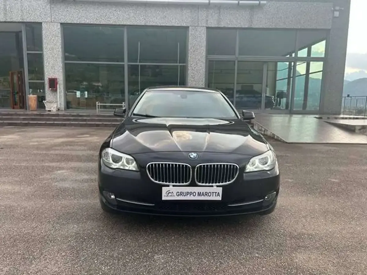 Usata BMW 520 184 CV (135 kW) 2011 Blacksapphire metallic Berlina