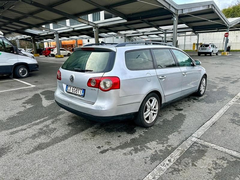 Usata VW Passat Highline 140 CV (102 kW) 2005 Grigio Station wagon