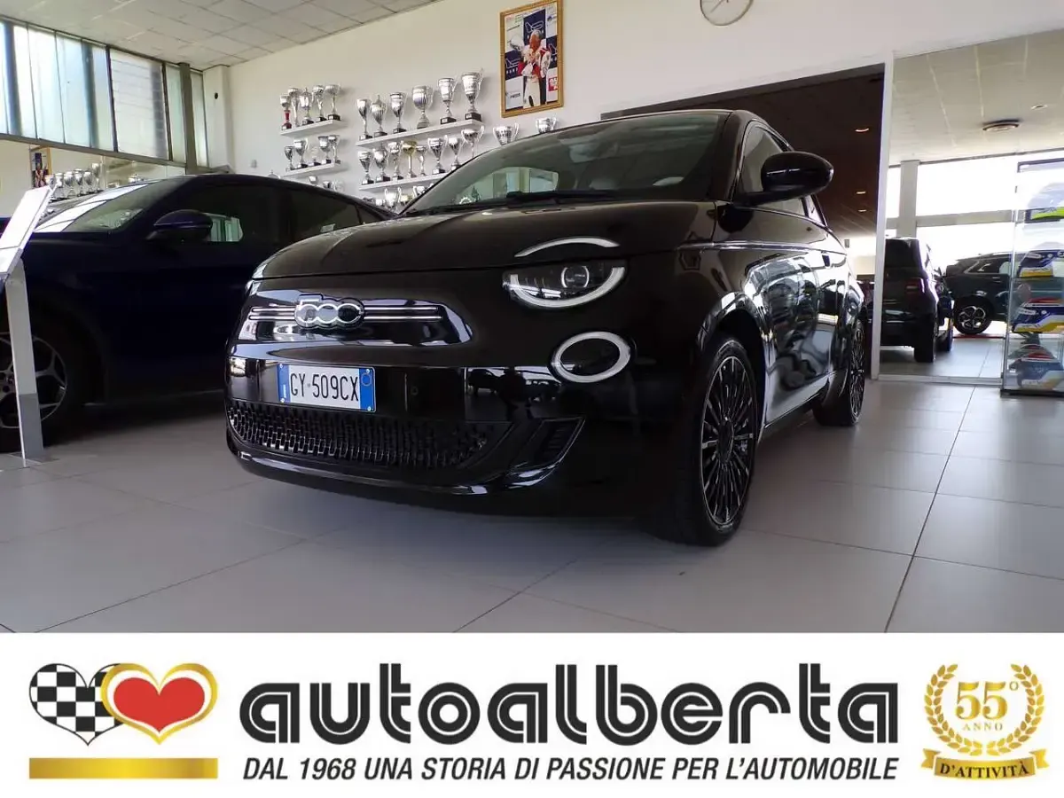 Usata Fiat 500e La Prima 86 kW (118 CV) 2025 Onyx black Utilitaria
