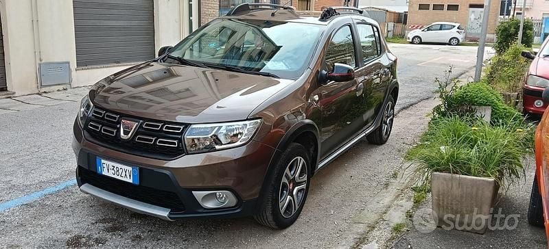 Usata Dacia Sandero Stepway 95 CV (69 kW) 2019 Marrone Berlina