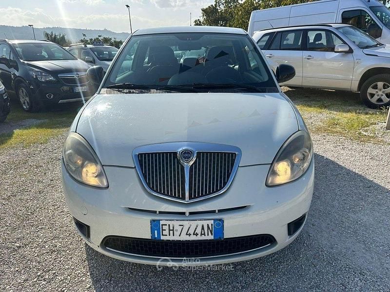 Usata Lancia Ypsilon 75 CV (55 kW) 2011 Beige Utilitaria