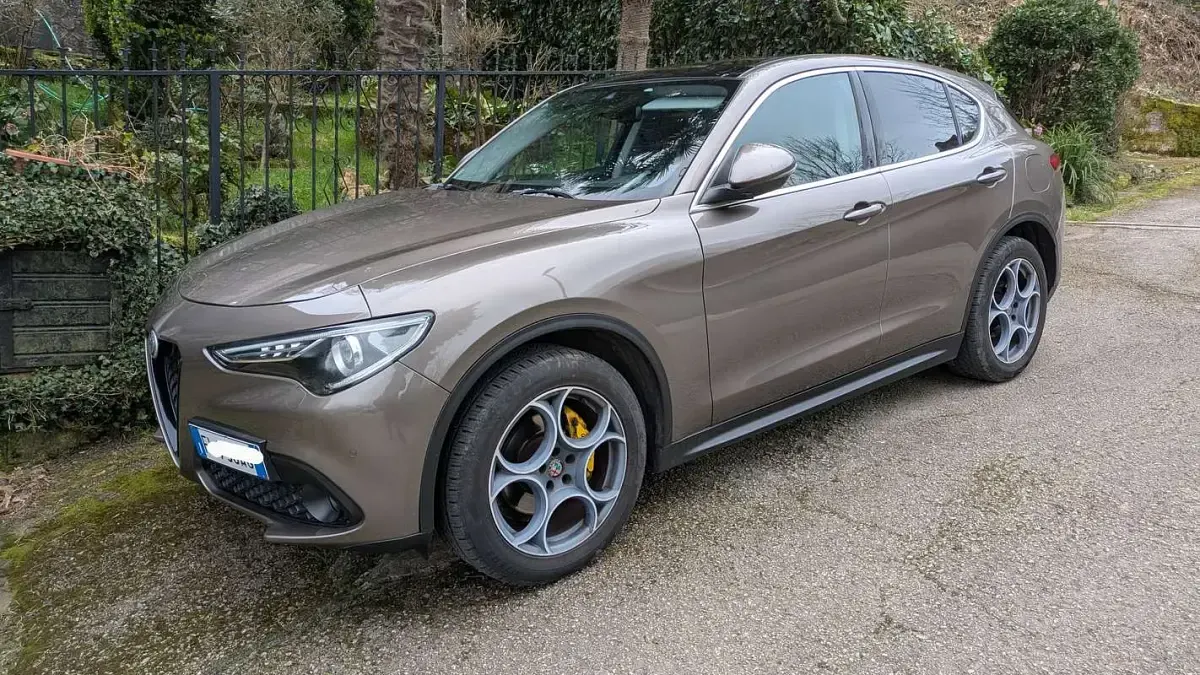 Usata Alfa Romeo Stelvio Executive 209 CV (153 kW) 2017 Bronzo SUV