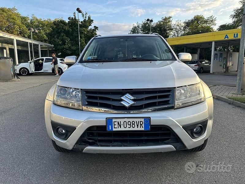 Usata Suzuki Grand Vitara 129 CV (94 kW) 2013 Argento SUV