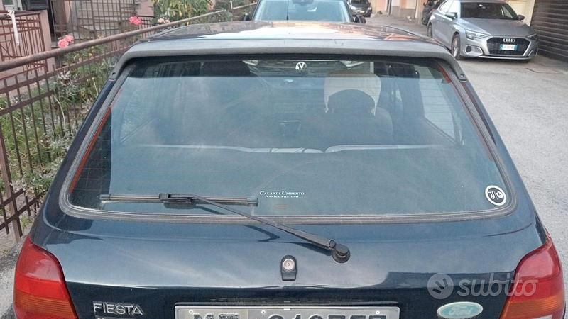 Usata Ford Fiesta 58 CV (42 kW) 1993 Blu Utilitaria