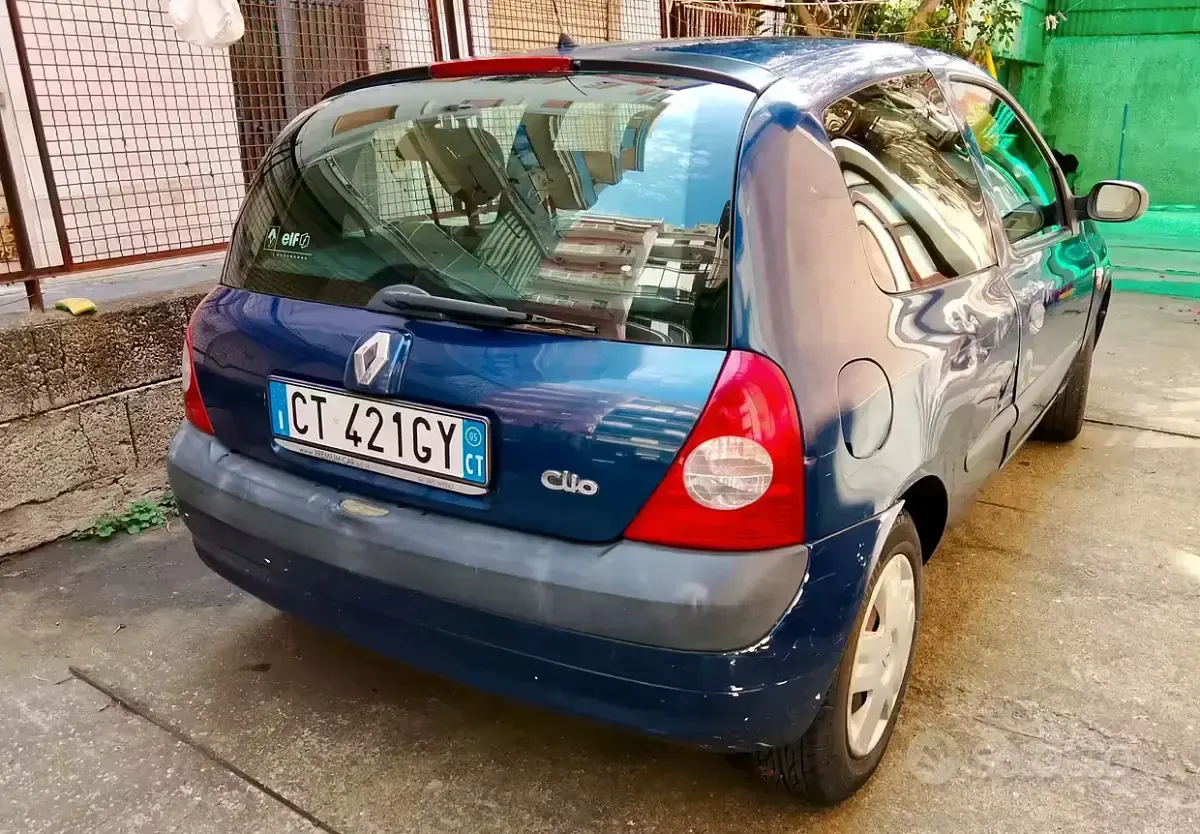Usata Renault Clio II 58 CV (42 kW) 2005 Blu Berlina