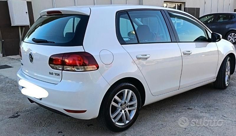 Usata VW Golf VI 140 CV (102 kW) 2011 Bianco Utilitaria