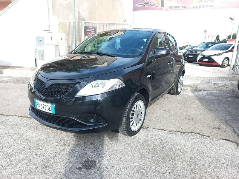 Usata Lancia Ypsilon 52 CV (38 kW) 2019 Nero Utilitaria