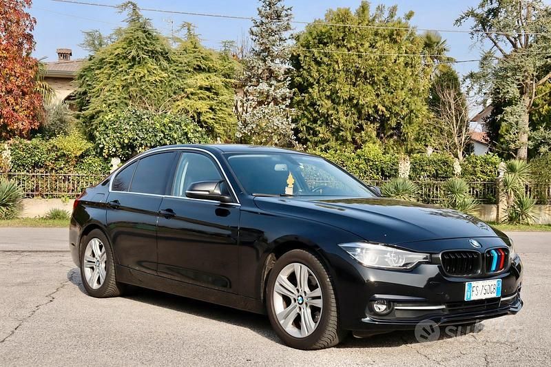 Nero Usata 2018 BMW 318 Luxury Line Tre volumi | 18.000 € (Buon prezzo) - Immagine 1/4