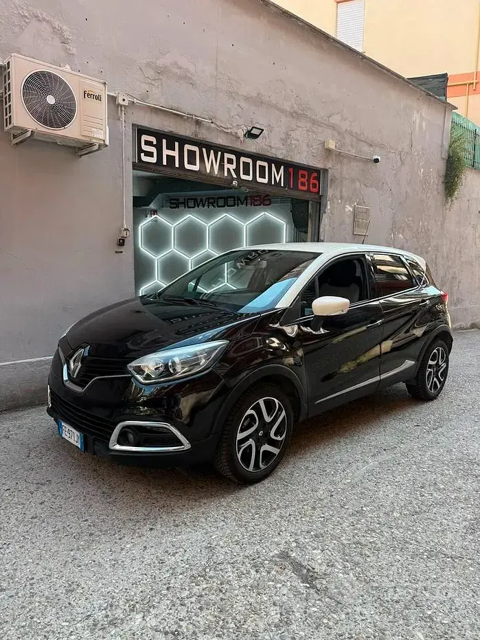 Usata Renault Captur 110 CV (80 kW) 2016 Nero SUV