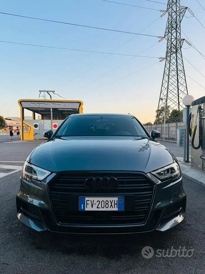 Usata Audi A3 S-Line 184 CV (135 kW) 2019 Grigio Berlina