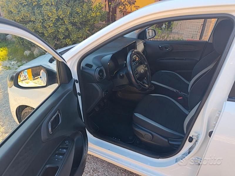 Usata Hyundai i10 63 CV (46 kW) 2024 Bianco Utilitaria