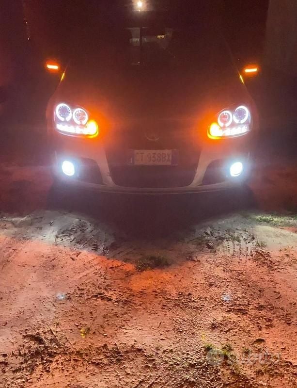 Usata VW Golf V Sportline 140 CV (102 kW) 2005 Grigio Utilitaria