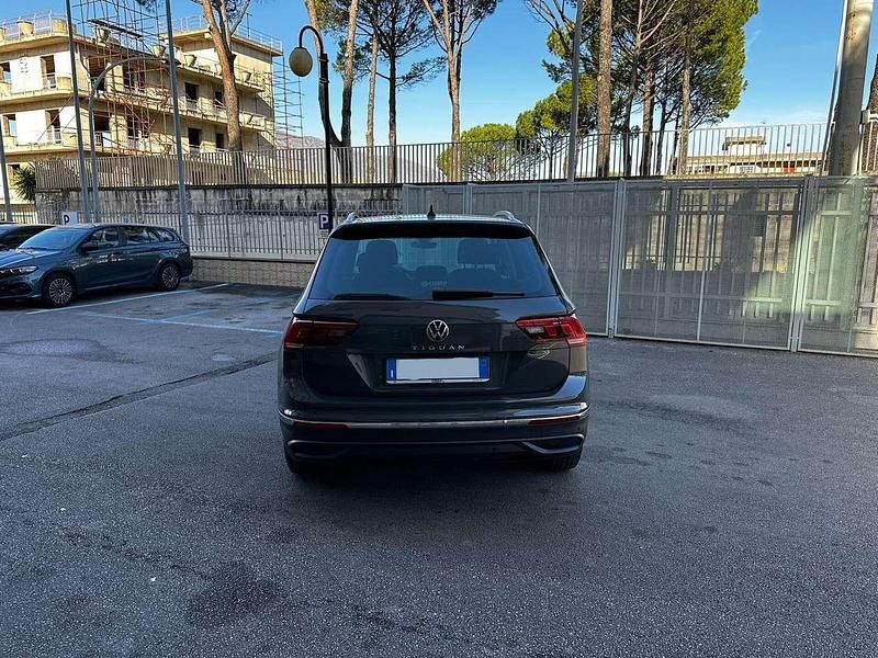 Usata VW Tiguan Life 150 CV (110 kW) 2024 Grigio SUV