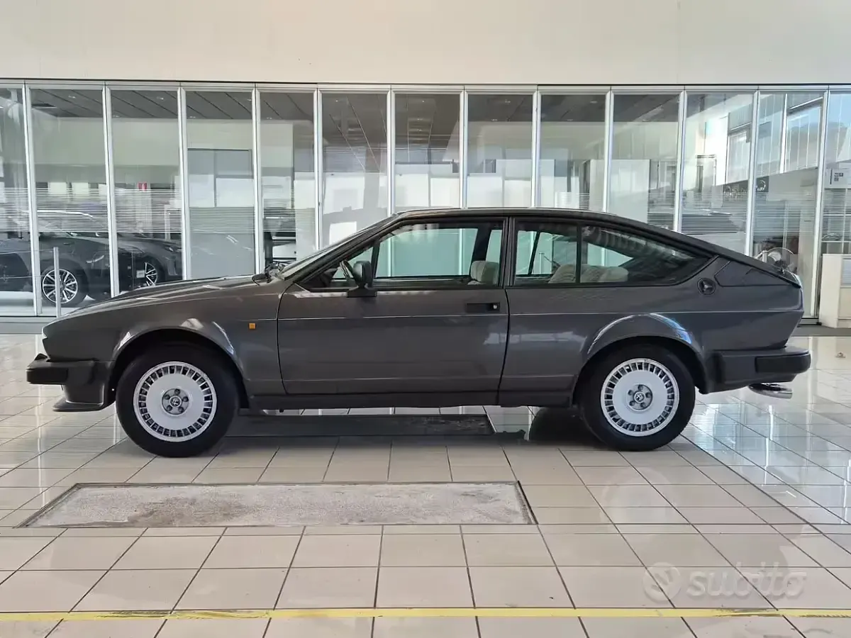 Usata Alfa Romeo Alfetta 158 CV (116 kW) 1982 Grigio Berlina