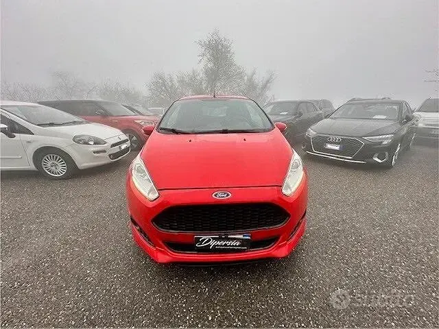 Usata Ford Fiesta ST-Line 75 CV (55 kW) 2017 Rosso Utilitaria
