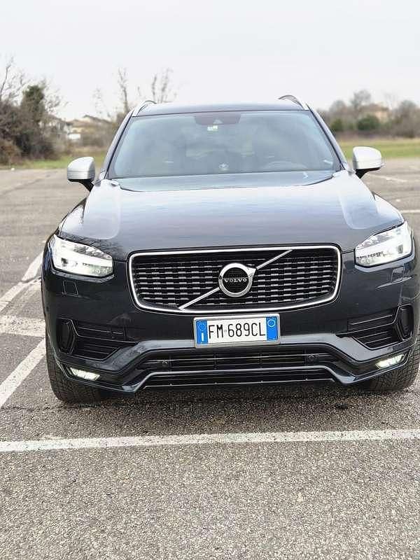 Käytetty Volvo XC90 R-Design 190 HP (139 kW) 2017 Katumaasturi